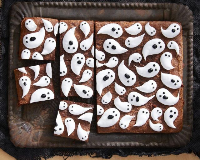 halloween treats ghost brownies 1658871402 e1665376341966